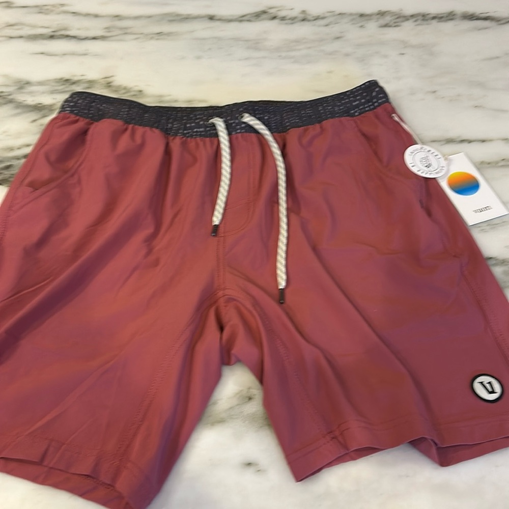 Vuori men’s Kore shorts. 7 inch seem never worn.